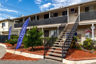 916 S. Cambridge St. in Anaheim, CA - Foto de edificio - Building Photo
