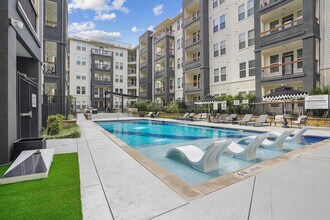 4000 Hulen Apartments in Fort Worth, TX - Foto de edificio - Building Photo