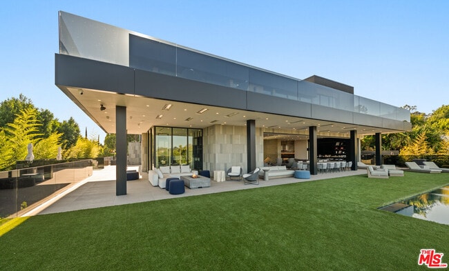 property at 1140 Summit Dr