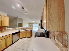 16560 Corner Lake Dr in Orlando, FL - Building Photo - Building Photo