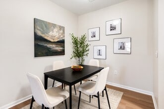 Evergreen at the Bluffs in Knoxville, TN - Foto de edificio - Building Photo