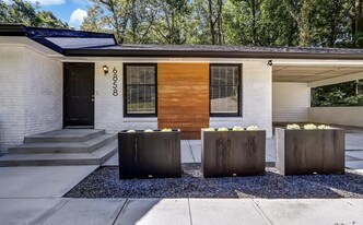 6858 Lockridge Dr NW in Atlanta, GA - Building Photo