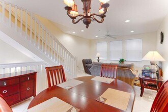 660 Amador Ln in West Palm Beach, FL - Building Photo - Building Photo