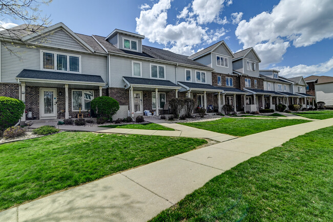 Fairhaven Court Apartments in Madison, WI - Building Photo - Building Photo