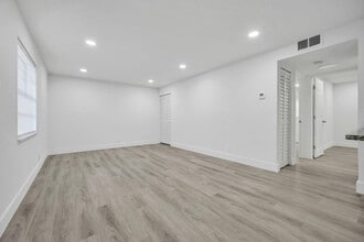 1015 NE 17th Ave in Fort Lauderdale, FL - Building Photo - Building Photo