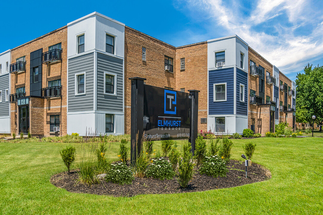 Elmhurst Terrace in Elmhurst, IL - Building Photo