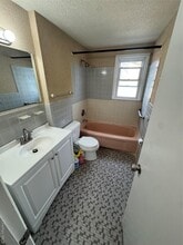 8 Elmira St in Hicksville, NY - Building Photo - Building Photo