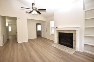 2801 W Slaughter Ln in Austin, TX - Building Photo