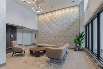 35 Walmer Road in Toronto, ON - Building Photo - Interior Photo