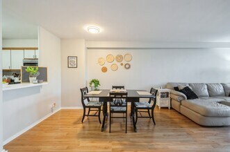 555 W Cornelia Ave in Chicago, IL - Building Photo - Building Photo