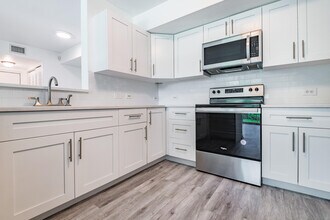 602 Villa Cir in Boynton Beach, FL - Building Photo - Building Photo