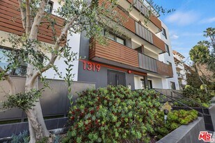1319 N Martel Ave in Los Angeles, CA - Building Photo