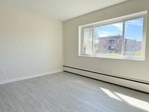 1590 Ouellette Ave in Windsor, ON - Building Photo - Building Photo