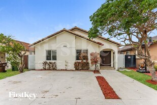 6914 W 24th Ln in Hialeah, FL - Building Photo