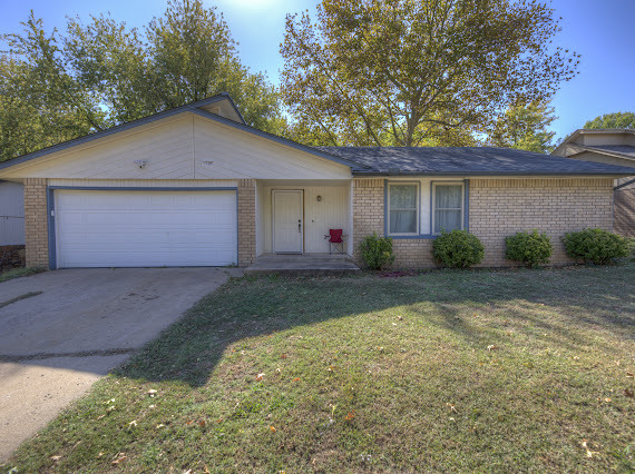 1125 W Birmingham St in Broken Arrow, OK - Building Photo