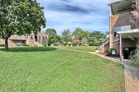 Laura Acres in Harrisburg, PA - Foto de edificio - Building Photo