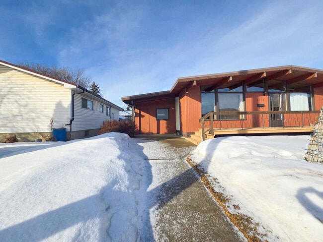 8820 Meadowlark Rd NW in Edmonton, AB - Building Photo - Building Photo