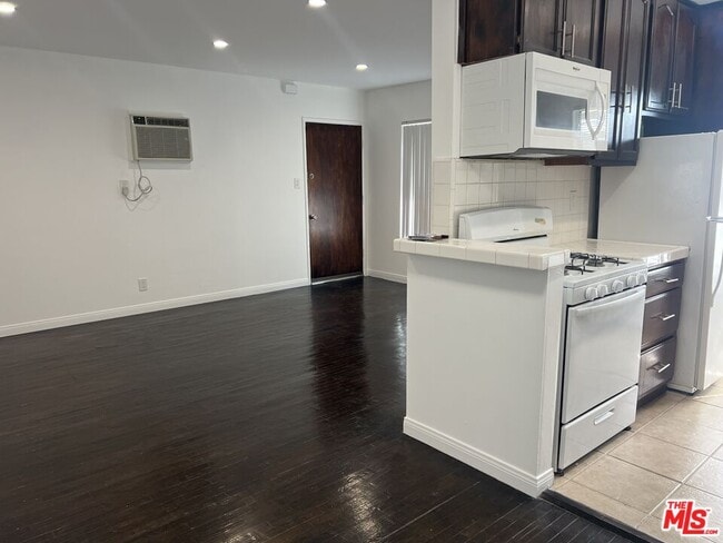 property at 1024 N Stanley Ave