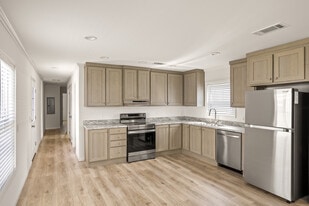 Sandhill Shores in Fort Pierce, FL - Building Photo