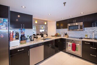 170 Ocean Ln Dr in Key Biscayne, FL - Building Photo - Building Photo