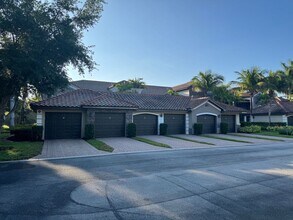 9844 Venezia Cir, Unit unit 721 in Naples, FL - Building Photo - Building Photo