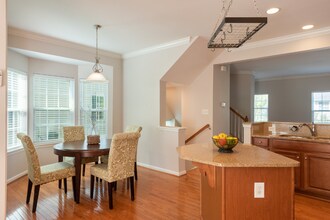 1979 Asheville Dr in Charlottesville, VA - Foto de edificio - Building Photo