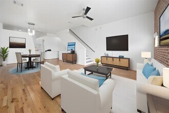 7650 Springhill St in Houston, TX - Foto de edificio - Building Photo