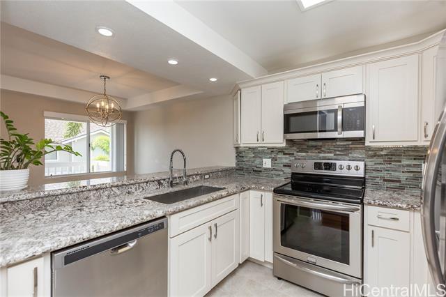 property at 92-1487-1487 Aliinui Dr