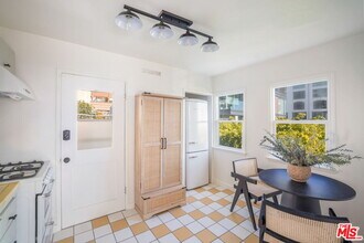1661 Appian Way in Santa Monica, CA - Foto de edificio - Building Photo