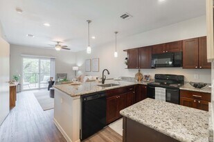 Regency Gardens in Bryan, TX - Building Photo