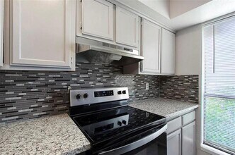 8704 Victorian Village Dr in Houston, TX - Building Photo - Building Photo