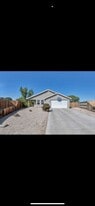 983 Woodhaven Dr in Fallon, NV - Building Photo
