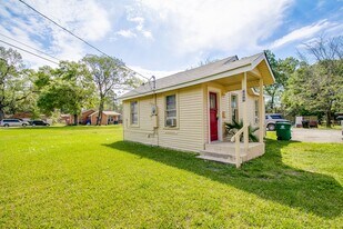 8402 Brockton St in Houston, TX - Building Photo