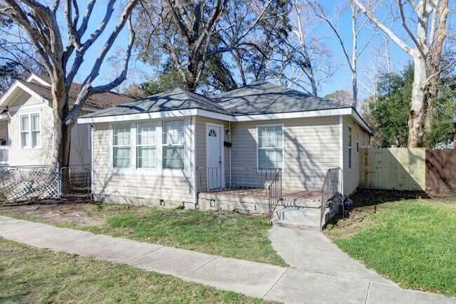 property at 1326 E 33rd St