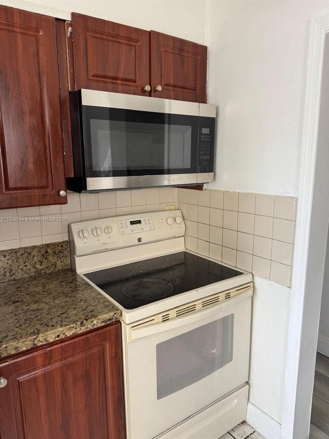 3001 NW 25th St in Fort Lauderdale, FL - Building Photo - Building Photo