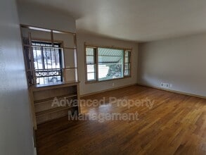 6215 W Keefe Ave Pkwy in Milwaukee, WI - Building Photo - Building Photo