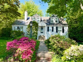811 Forest Glen Rd in Silver Spring, MD - Building Photo