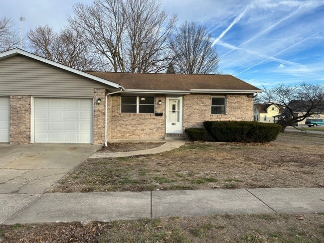 property at 303 N 4th St