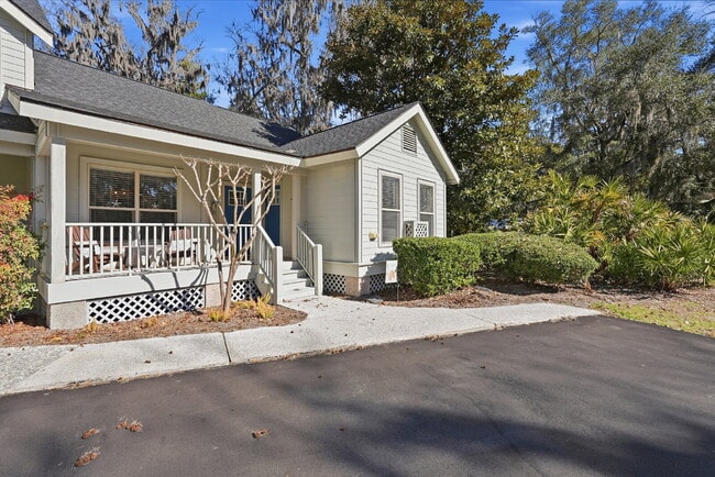 12 Valencia Rd in Hilton Head Island, SC - Building Photo - Building Photo