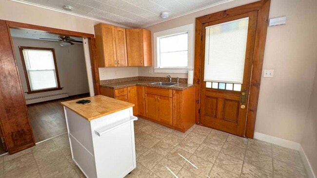 9 Couture Rd in Southampton, MA - Foto de edificio - Building Photo