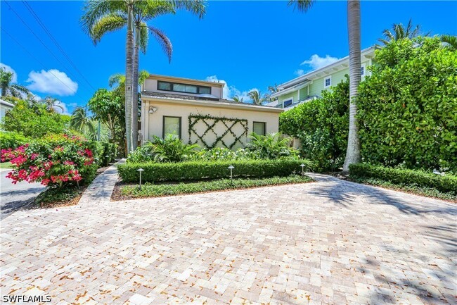 property at 550 3rd Ave N