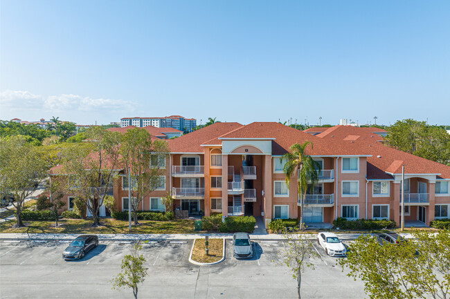 The Courtyards at Davie in Davie, FL - Foto de edificio - Primary Photo