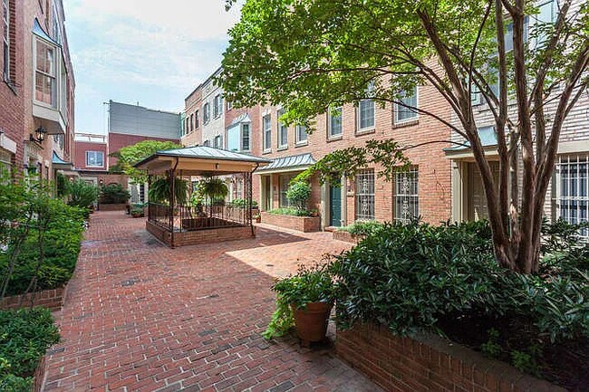 1688 Euclid St NW in Washington, DC - Building Photo - Building Photo