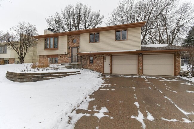 2213 S Wellington Ave in Sioux Falls, SD - Foto de edificio - Building Photo