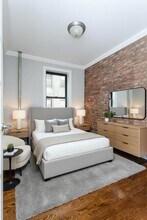 314 E 106th St in New York, NY - Foto de edificio - Building Photo