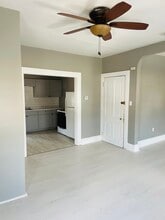 1006 E Market St, Unit 2nd fl front in York, PA - Building Photo - Building Photo