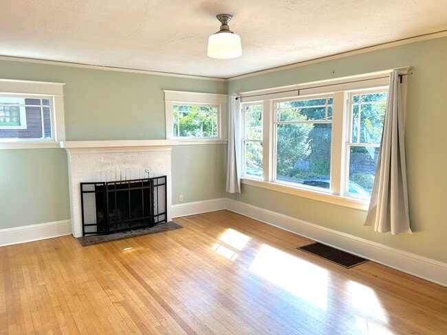 2424 SE 24th Ave in Portland, OR - Foto de edificio - Building Photo