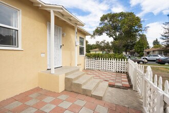 617 N Rosemary Ln, Unit 617 in Burbank, CA - Foto de edificio - Building Photo