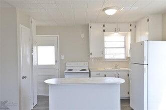 826 E N 10th St in Abilene, TX - Building Photo - Building Photo