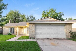 17319 Northern Star Dr in Houston, TX - Building Photo